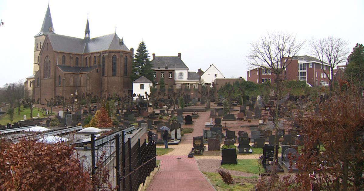 VIDEO Steeds meer open plekken op het kerkhof ZONWS