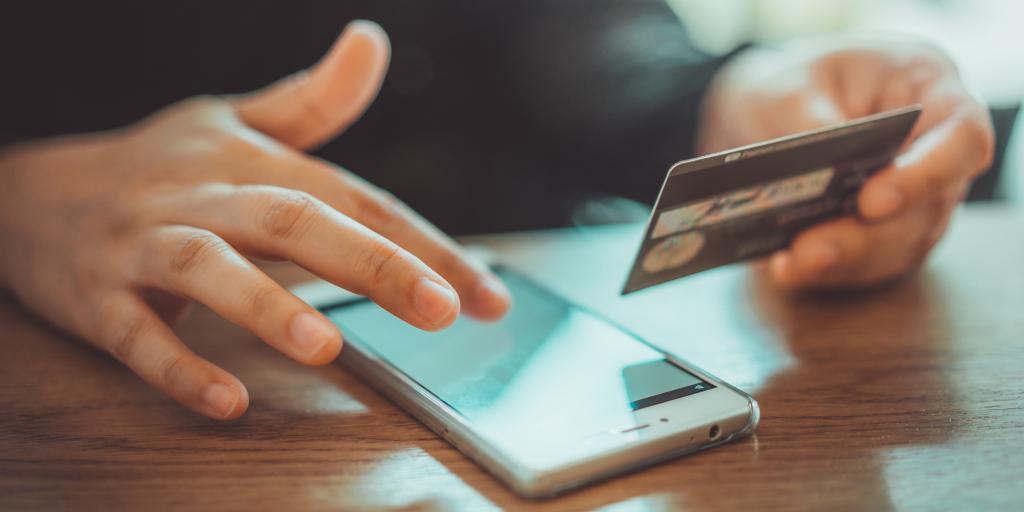 Straffen tot drie jaar cel voor oplichtersbende