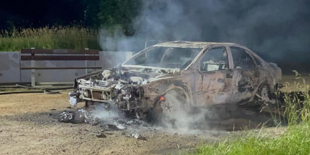 Auto uitgebrand in buitengebied Schimmert