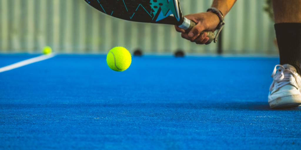 Omwonenden padelbanen in Hulsberg klagen over geluidsoverlast