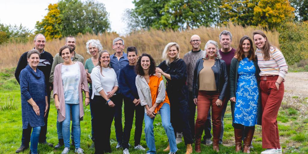 De schop gaat de grond in voor tiny houses Schimmert