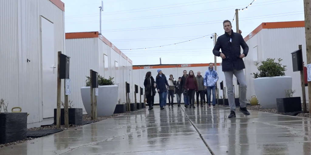 Gemeente gaat vluchtelingenopvang aan Hammolenweg uitbreiden