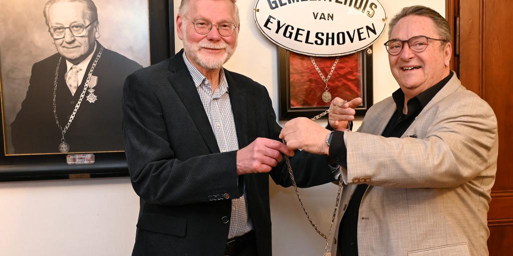 Ambtsketen Eygelshoven overgedragen aan heemkundevereniging