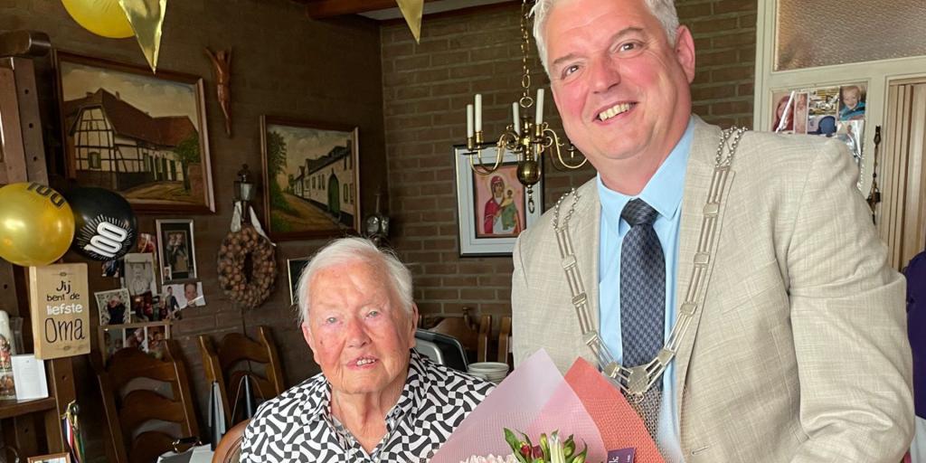 Burgemeester Beekdaelen verrast 100-jarige