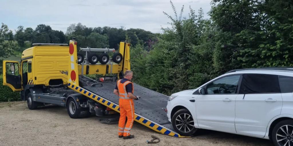 Gestolen Ford Kuga in Schinnen achtergelaten