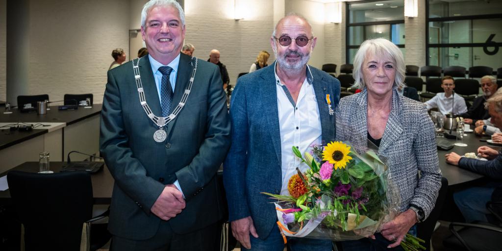 Koninklijke onderscheiding voor wethouder Harry van de Laar