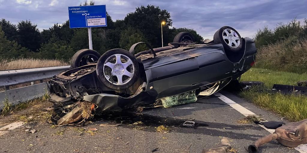 Gewonde en flinke ravage bij eenzijdig ongeluk