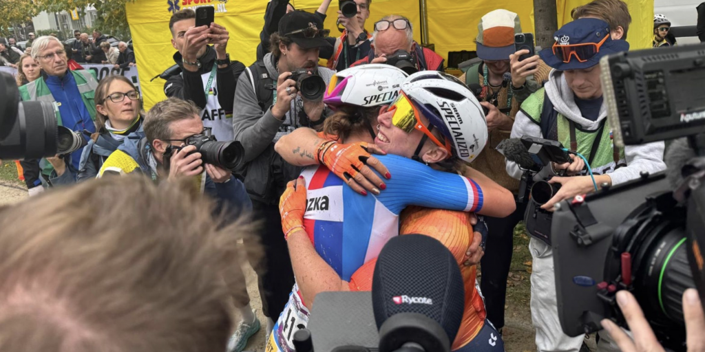 Lorena Wiebes uit Simpelveld pakt wereldtitel WK Gravel