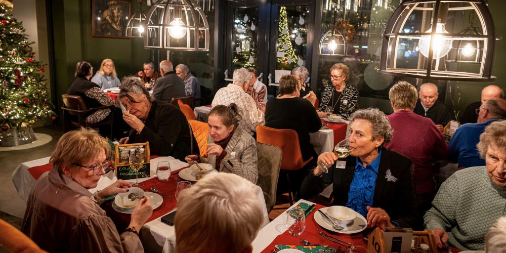 220 Brunssummers bij kerstdiner Kom op de Kerst