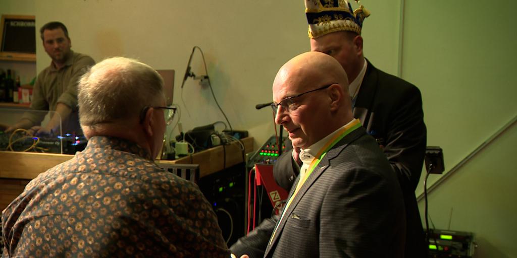 VIDEO: Parelorde Brunssum naar Maurice Velraeds