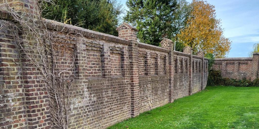 Foto-expositie over kloostermuur Musschemig