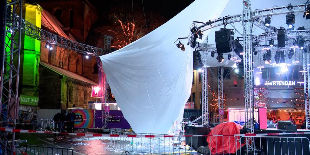 Feesttenten ontruimd vanwege sneeuw