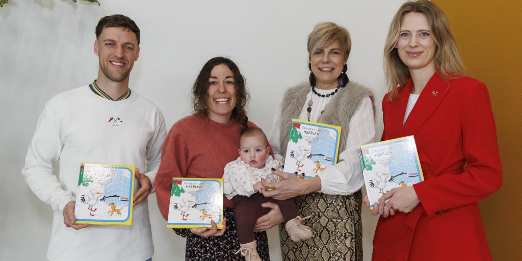 Prinses Laurentien overhandigt eerste exemplaar ‘Schatten van Heerlen’