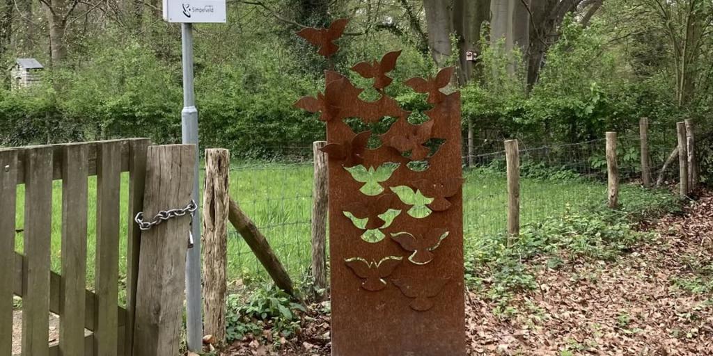 Inwoner maakt kunstwerk voor levensbomenbos in Simpelveld