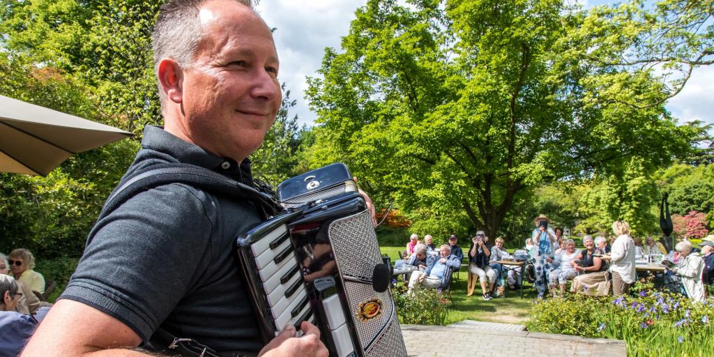 'Zing met os mit' in de Botanische tuin