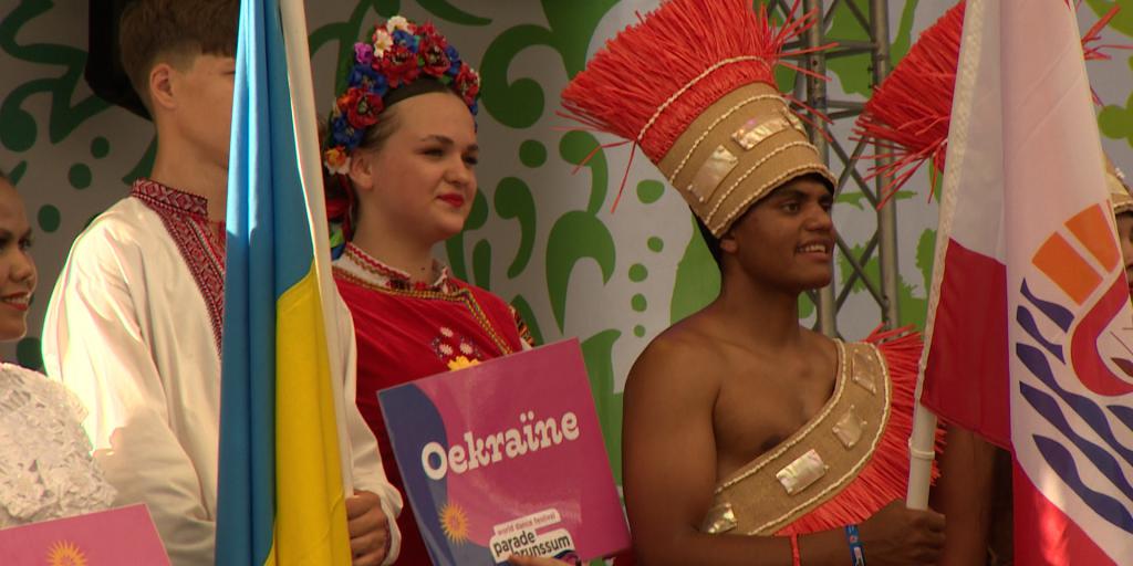 VIDEO: Worldfestival Parade Brunssum van start onder verzengende hitte