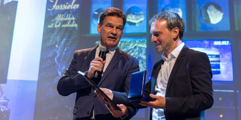 Zilveren erepenning voor vertrekkend wethouder Jordy Clemens
